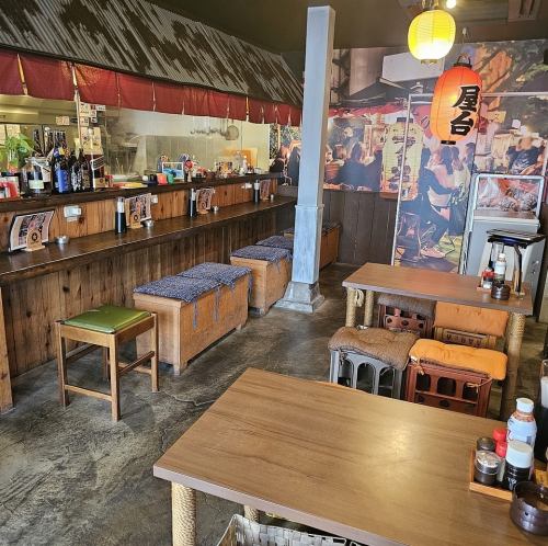 欢迎独自用餐的客人光临这个美食摊居酒屋！