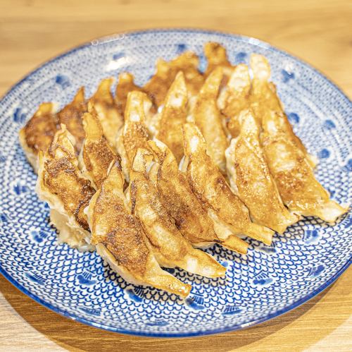 Large plate of garlic dumplings (20 pieces)