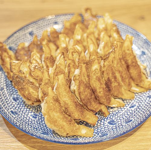 Large plate of garlic dumplings (30 pieces)