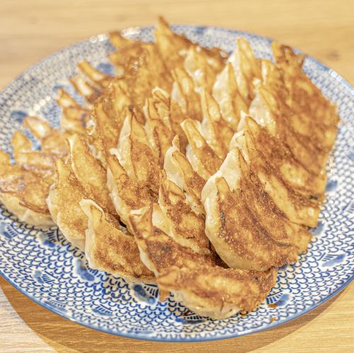 Large plate of garlic dumplings (40 pieces)