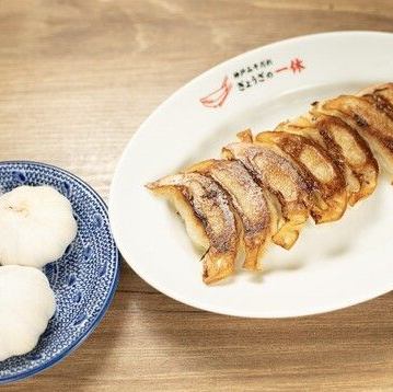 Garlic dumplings (6 pieces)