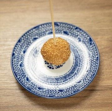 Sesame dumpling (1 piece)
