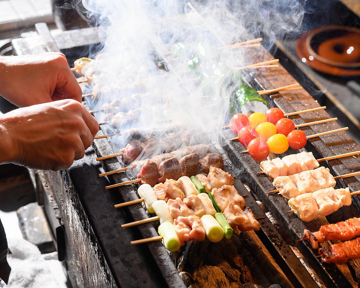 備長炭でじっくり焼き上げた自慢の焼き鳥★
