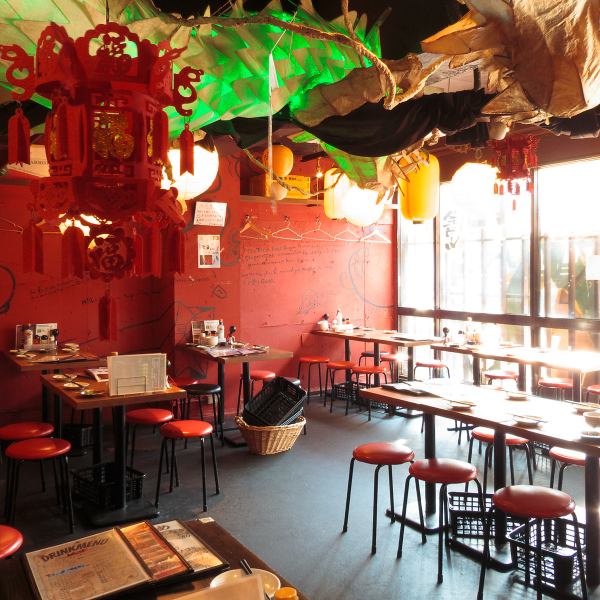 Conveniently located just a 1-minute walk from Seibu Shinjuku Station and a 3-minute walk from Shinjuku Station! This unique space is reminiscent of authentic China and is extremely Instagrammable, making it extremely popular with women! The table layout can be rearranged, making it suitable for a variety of occasions, from private gatherings for two to banquets such as girls' nights and reunions!
