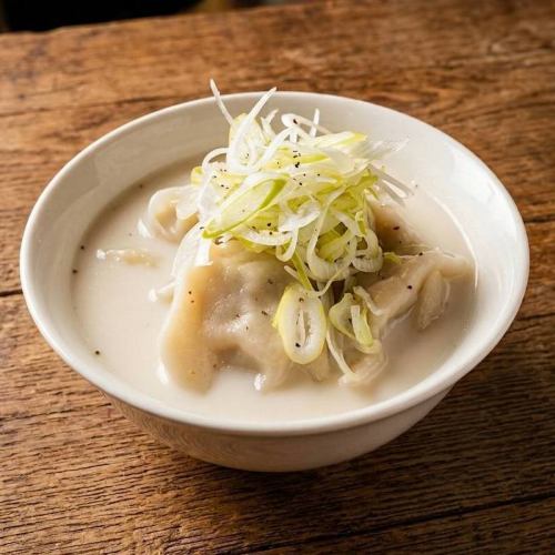 鶏白湯餃子