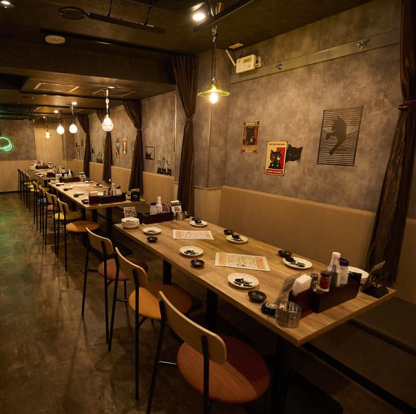 大人数でも広々できるテーブル団体席