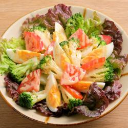 ゆで卵とブロッコリーのサラダ