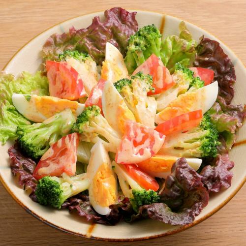 ゆで卵とブロッコリーのサラダ