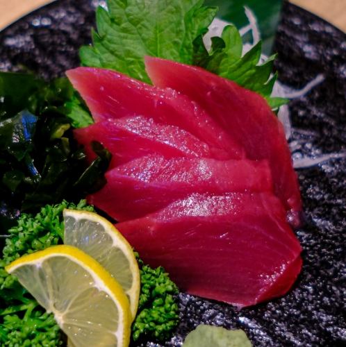 【お刺身】海の幸を贅沢に堪能！市場直送の新鮮な鮮魚が織り成す美味な一皿を