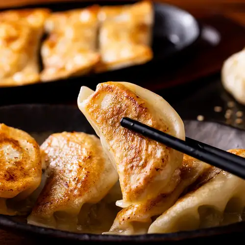皮から手作り！名物餃子