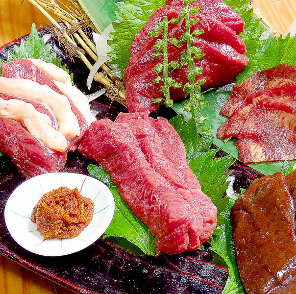 We also have various parts of fresh horse sashimi.