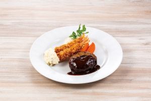 Hamburger steak and fried shrimp