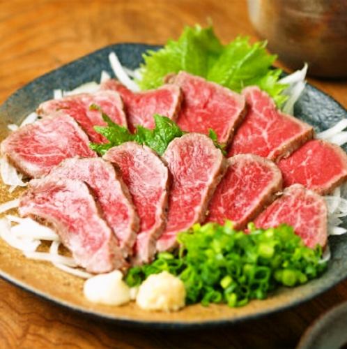 本店也主打肉类料理♪牛肉tataki很精致