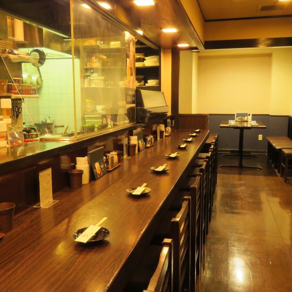[Have a drink on your way home from work!] You can enjoy the store even with a small number of people.How about a drink while chatting with the friendly owner and watching the yakitori being grilled right in front of you?