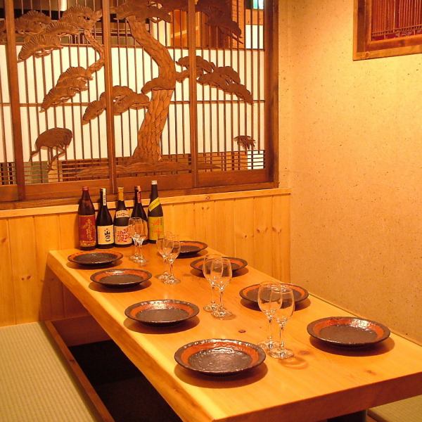 【幹事様から高評価】和を基調とした寛げる掘りごたつ個室！全席掘りごたつ個室のため、当日のご予約でも個室をご案内いたします◎プライベート空間で周りを気にすることなく宴会をお楽しみ頂けます！ゆっくり羽を伸ばして楽しい時間をお過ごしください♪