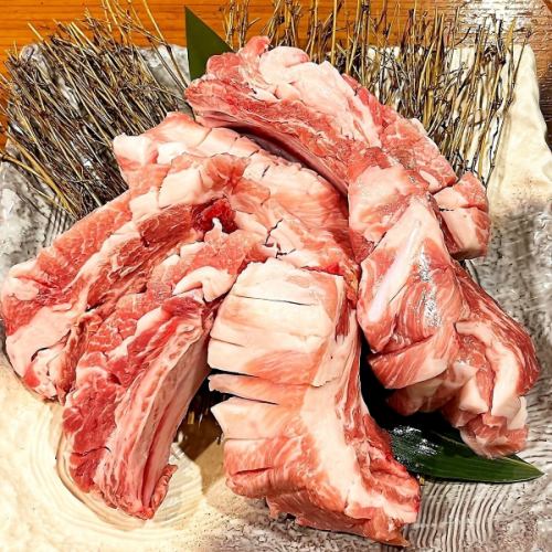 一頭買いだからこその贅沢な阿蘇のどんぐりポーク！