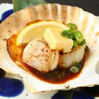 Grilled scallops in butter and soy sauce (2 pieces)