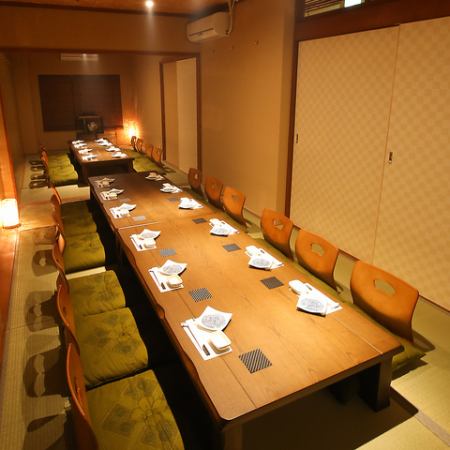 We can accommodate up to 40 people. We also offer private rooms for various banquets. Private rooms available.