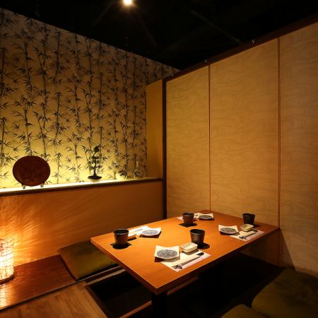 Enjoy straw-grilled food! You can dine in a relaxing Japanese-style private room with a sunken kotatsu table.