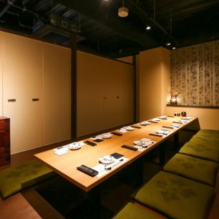 A private room with a sunken kotatsu table, perfect for company parties and other types of banquets. A popular seat.