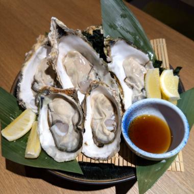 旬の季節到来！岩牡蠣♪クリーミーなとろける味わいが特徴！海のミルクをご堪能ください☆