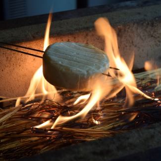 カマンベールの藁焼き