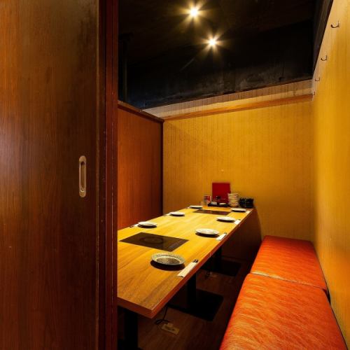 We offer a relaxing space with private seats with sunken kotatsu seats.