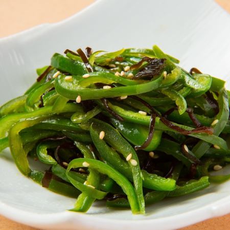 Salted kelp and green peppers