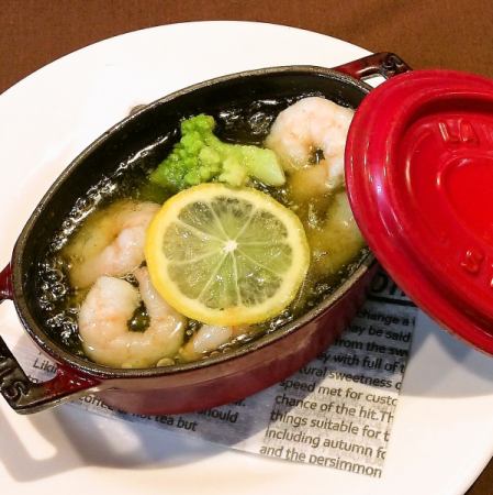 Ajillo with shrimp and seasonal vegetables