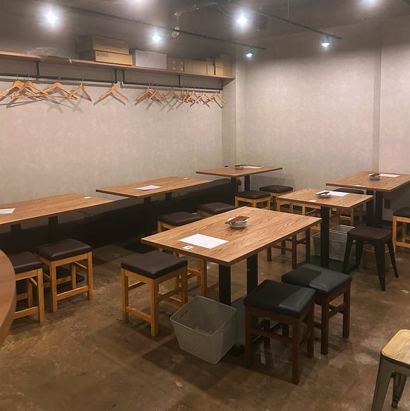 30名様～最大で50名様まで貸し切り利用が可能です。周りを気にせずプライベート空間でお過ごしいただけるので職場の宴会や地域の集まりなど様々シーンでのご利用がおすすめです。貸し切り利用の場合はコースの内容やご料金など柔軟に対応しますのでお気軽にご相談ください