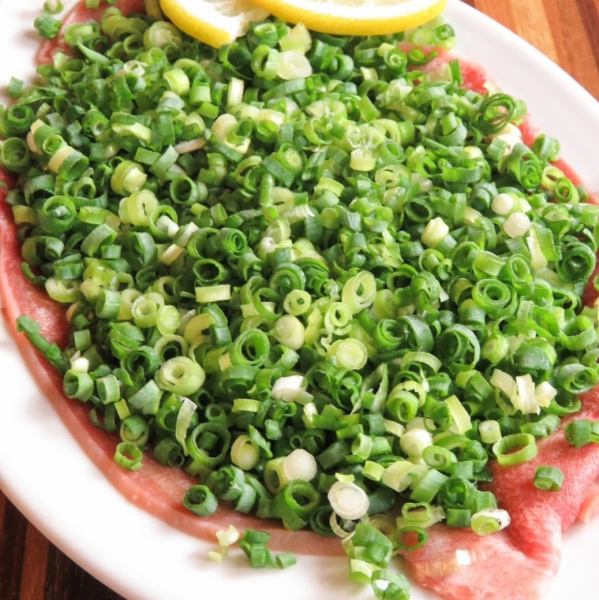 【◆福岡発の名物◆】ネギの香りと豚タンの旨味が広がる“ネギPタン”の片面焼きスタイル