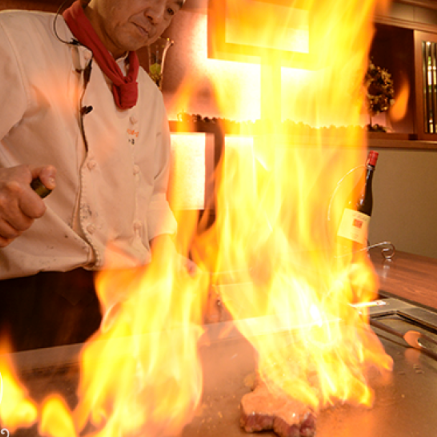 A Teppanyaki performance unfolding before your eyes