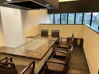 [Semi-private room/Teppan] The open space is extremely comfortable.