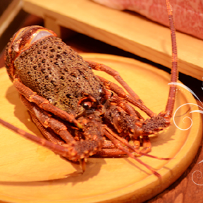 厳選した海鮮も堪能できる。鉄板焼きでぜひお楽しみください!