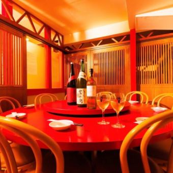 [Private round table room/seats 8 to 10 people] Enjoy a banquet with a sense of unity by surrounding the round table! Enjoy the best part of Chinese cuisine with a variety of colorful dishes arranged on the table and conversation.