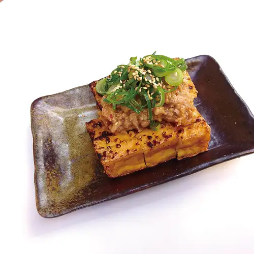 厚揚げ肉みそのせ