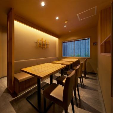 《Good access near the station ◎》 1 minute walk from the stairs at Exit 2 of Higashimikuni Station! For returning from work or having a dinner with friends.There are counter seats and table seats.Please enjoy eating and drinking in the Showa atmosphere and stylish interior.