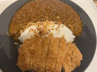 Spice keema curry.Pork cutlet topping 《Lunchtime》 The price increases at night.