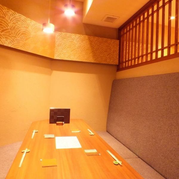Recommended for entertainment ◇ We are preparing a calming private room where private space is kept.It is a popular seating where you can talk without worrying about surroundings.Please enjoy your meal in an atmosphere like a hideout.