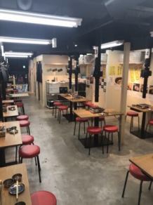 活気ある雰囲気で楽しく食事をお楽しみいただけます。