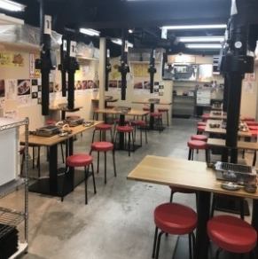 広い店内で大人数でもご利用いただけ、忘年会や新年会、歓送迎会にもピッタリ。デートなどにもおススメです。