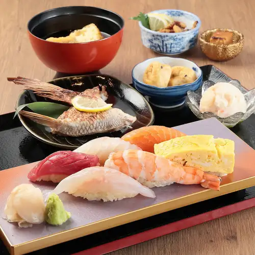 寿司ランチ｜握り六貫と小鉢四種御膳