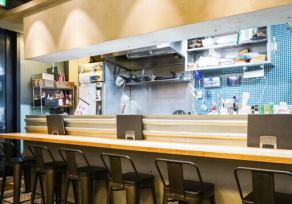 カウンター席ございます！お1人様でもごゆっくりお過ごしいただけます！