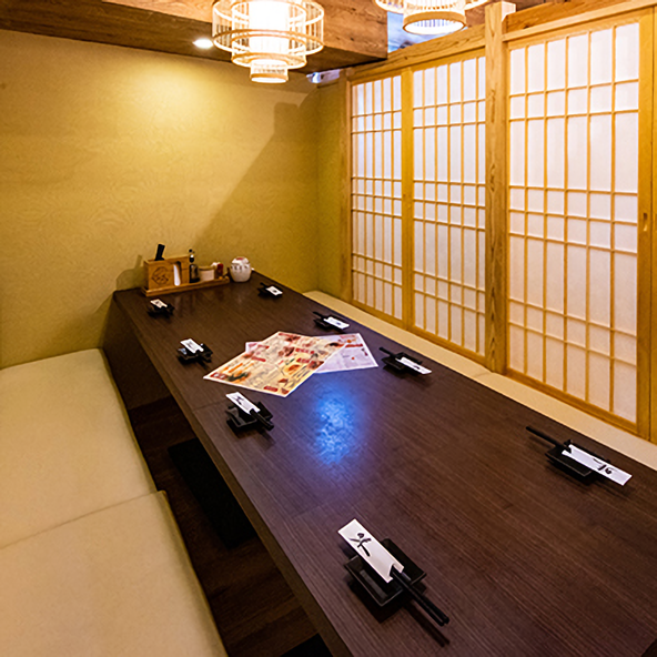 There is also a private room with a table that can accommodate up to 20 people! The Japanese-style private room with the rich scent of rush can be safely used by customers with babies and children. If you have any requests, please feel free to contact us♪