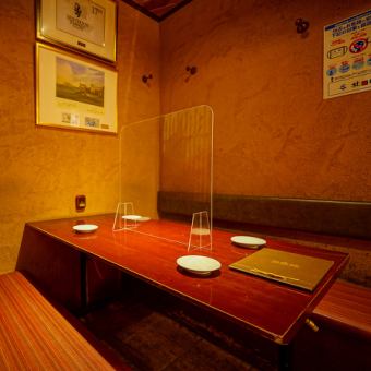 We have 3 tables for 6 people ♪ [Tenmonkan, entertainment, all-you-can-drink, shabu-shabu, motsunabe, yakitori, izakaya, course, Japanese food, local food, Kagoshima, Japanese black beef]