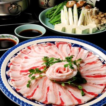 【牡丹的2大名产】享用6块黑白猪肉的涮锅……2小时无限畅饮的“牡丹套餐”正价：5,500日元→5,000日元