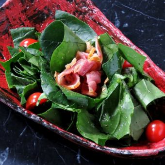 【9位】鹿児島県産ホウレン草と黒豚ベーコンのサラダ