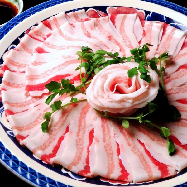 【温柔细腻，带着微妙的甜味】鹿儿岛县的黑猪肉“六白”的奢华......“六黑猪肉涮锅”2,900日元〜