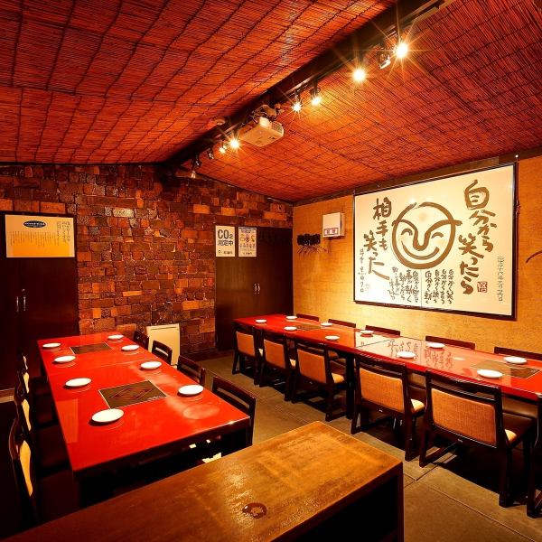 We offer table seats and private rooms for an adult space filled with attention to detail.We have private rooms for 8 to 10 people and private rooms for 15 to 20 people, so please feel free to contact us if you have a request! Counter seats are also available for single customers.[Japanese food, local cuisine, private rooms, izakaya, skewers, motsunabe, shabu-shabu, yakitori, yakitori, entertainment]