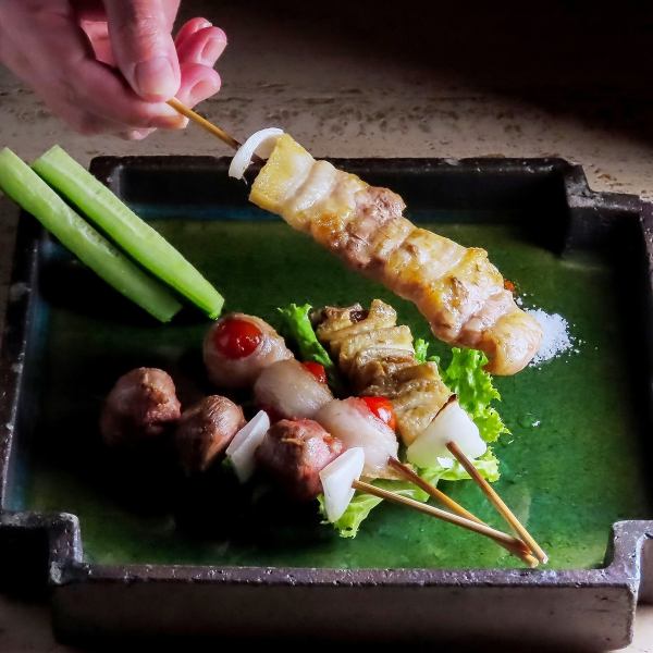[Yakitori with a special focus on salt] A blissful dish full of the flavor of the ingredients and the juices of the meat! ``Rock salt grilled skewers'' made with a special focus on salt have a flavor that goes well with alcohol.